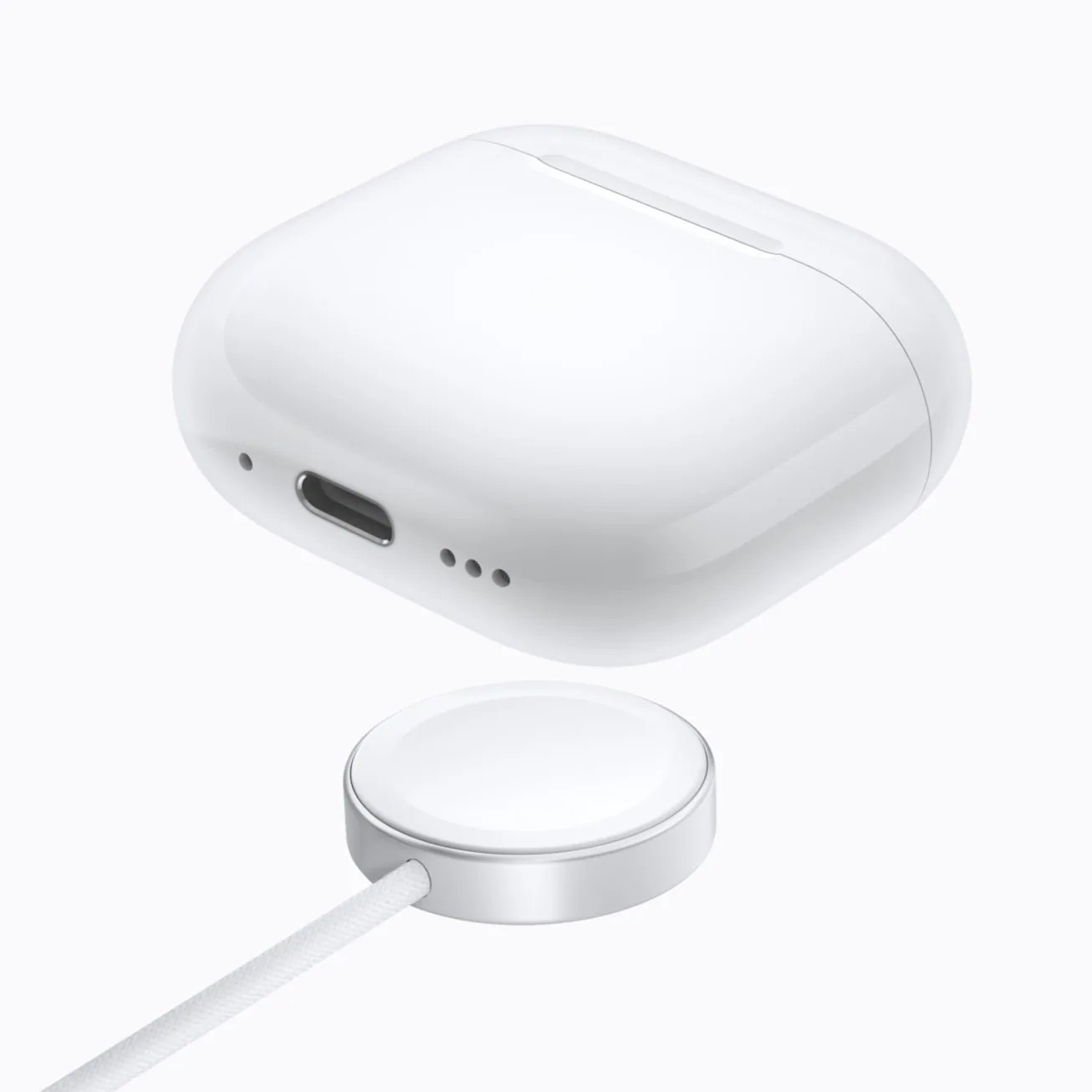 הקייס לטעינה אלחוטית של AirPods 5 עם יציאת USB-C מעל מטען של Apple Watch
