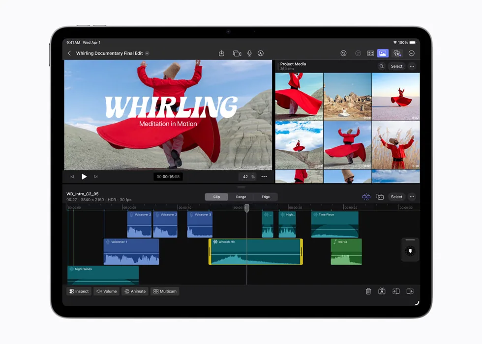 עריכת וידאו באפליקציית Final Cut Pro על מסך אייפד אייר M4 עם ציר זמן