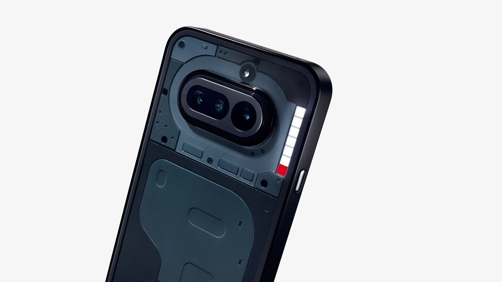 תקריב של מצלמות Nothing Phone (4a) השחור ופס התאורה Glyph Bar לצידן